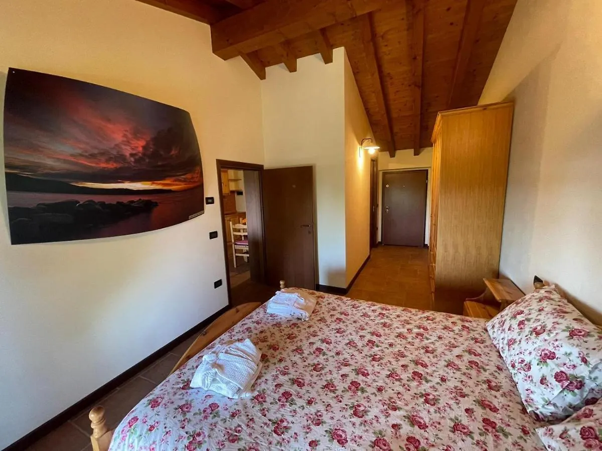 La Fiocchina - Magic Place - Apartments & Studios In Garda Lake - Countryside Farmhouse, Inside The Middle Of The Lake Salò Italië