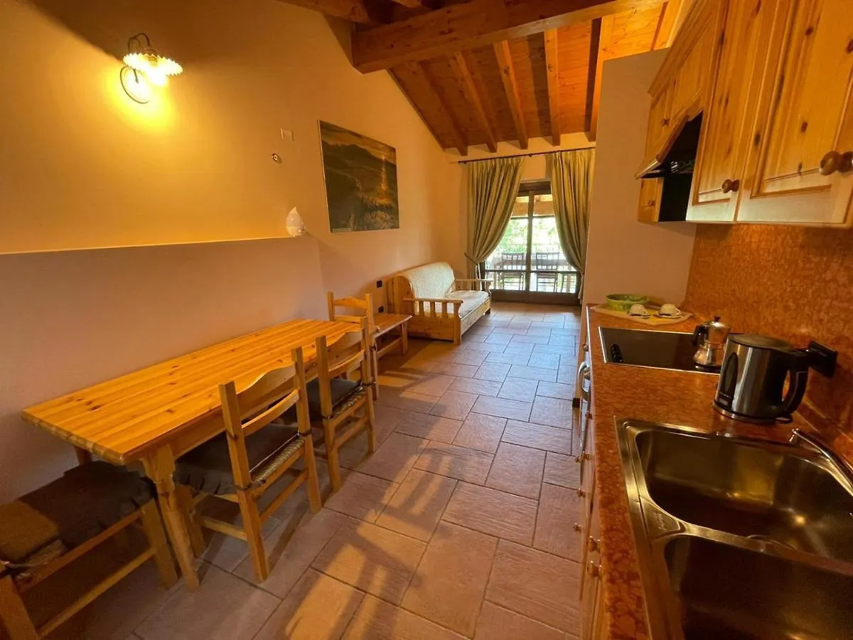 La Fiocchina - Magic Place - Apartments & Studios In Garda Lake - Countryside Farmhouse, Inside The Middle Of The Lake Salò 0*,  Italië