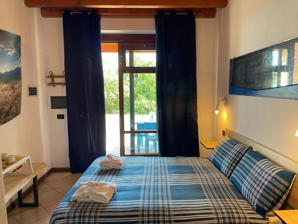 La FIOCCHINA - Magic Place - Salò - Garda Lake - countryside farmhouse, inside the middle of the lake