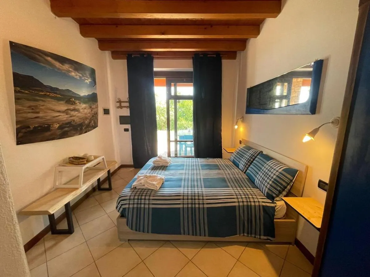 La FIOCCHINA - Magic Place - Salò - Garda Lake - countryside farmhouse, inside the middle of the lake 0*,  Itália