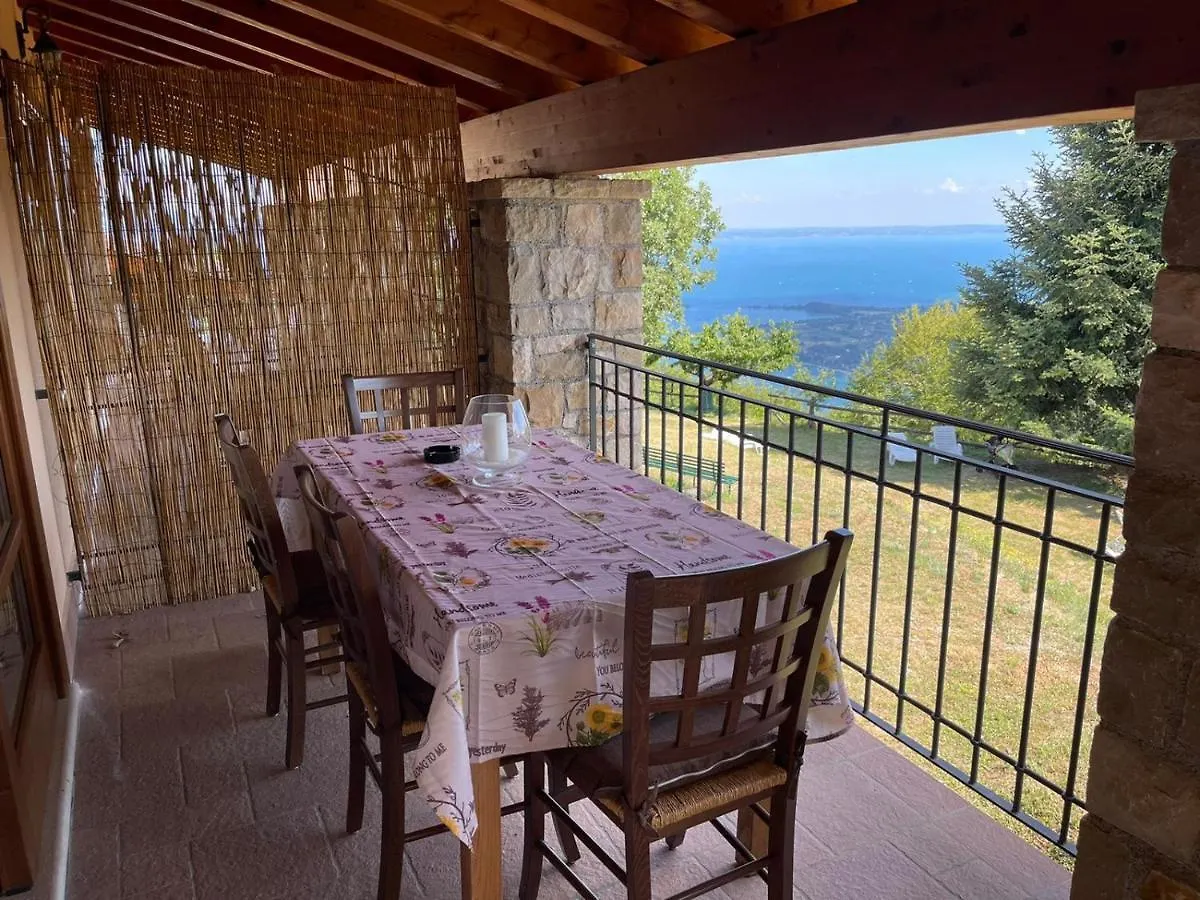 Alojamento de Acomodação e Pequeno-almoço La FIOCCHINA - Magic Place - Salò - Garda Lake - countryside farmhouse, inside the middle of the lake