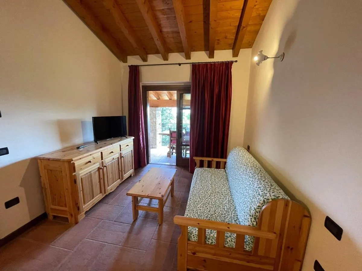 Alojamento de Acomodação e Pequeno-almoço La FIOCCHINA - Magic Place - Salò - Garda Lake - countryside farmhouse, inside the middle of the lake Itália