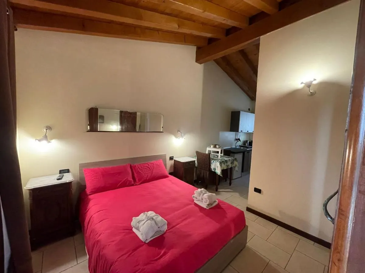 Panzió La Fiocchina - Magic Place - Apartments & Studios In Garda Lake - Countryside Farmhouse, Inside The Middle Of The Lake Salò Olaszország