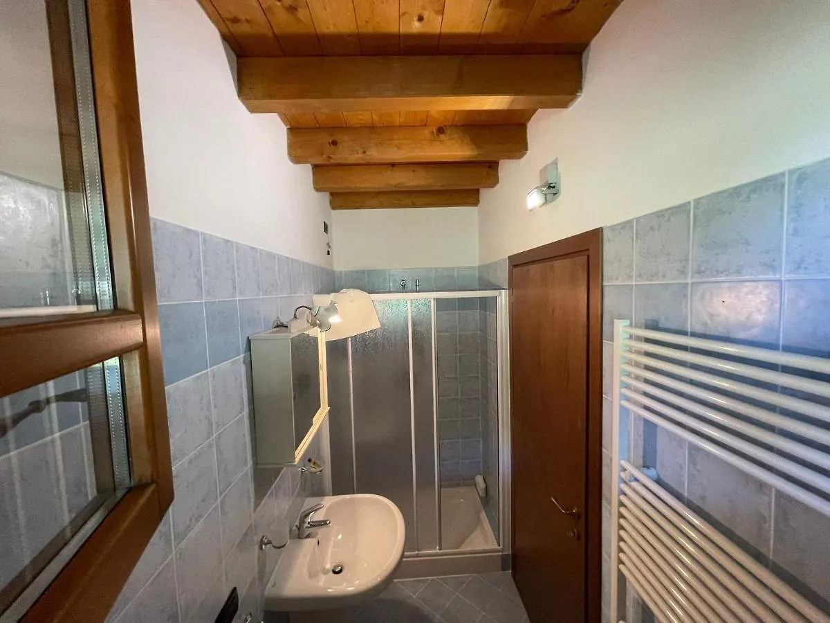 Panzió La Fiocchina - Magic Place - Apartments & Studios In Garda Lake - Countryside Farmhouse, Inside The Middle Of The Lake Salò