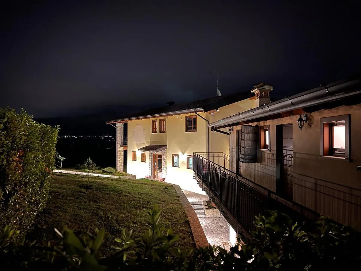 Panzió La Fiocchina - Magic Place - Apartments & Studios In Garda Lake - Countryside Farmhouse, Inside The Middle Of The Lake Salò